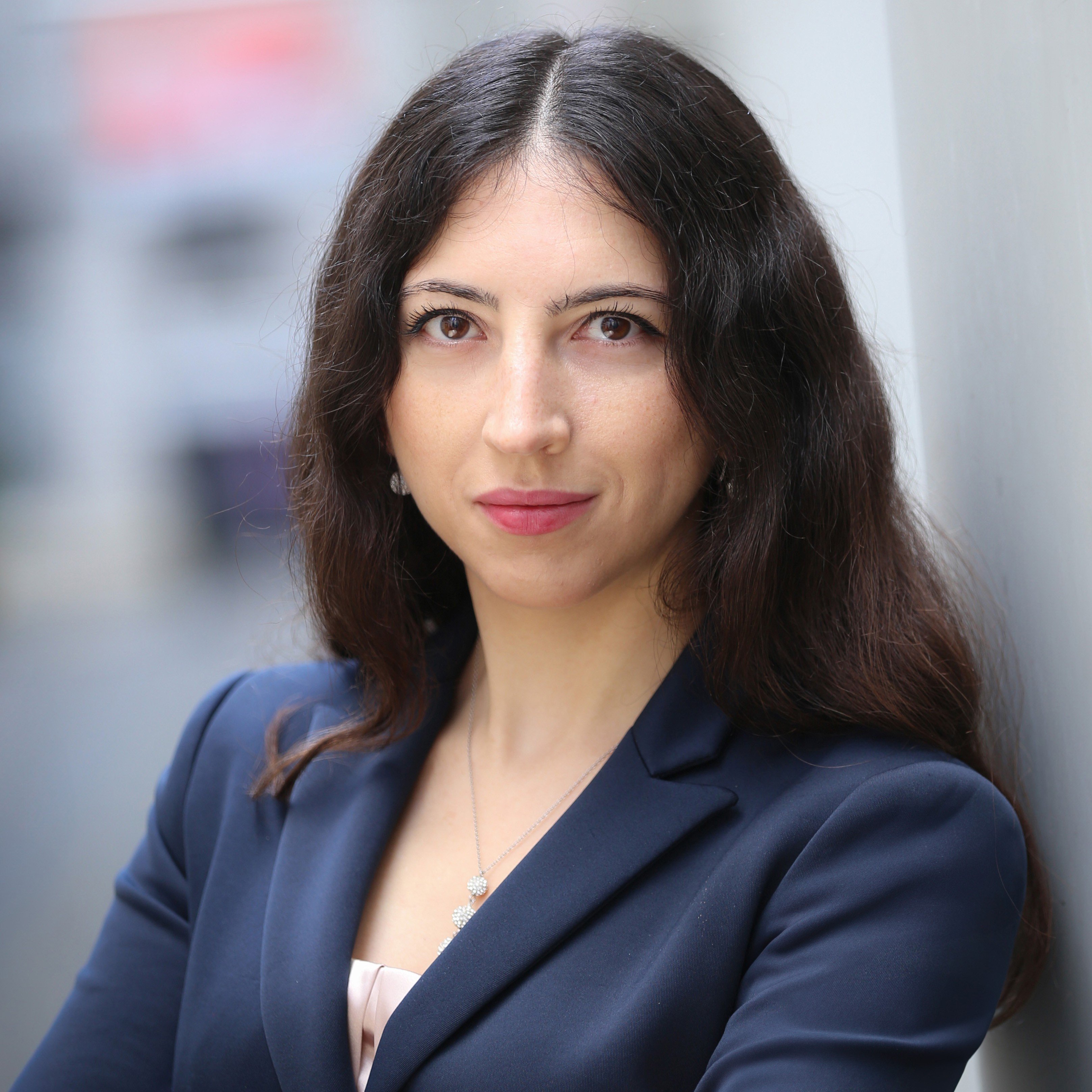 Dr. Julia Tschirka